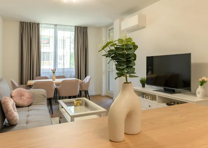 Modern Escape With Private Parking Appartement Varna