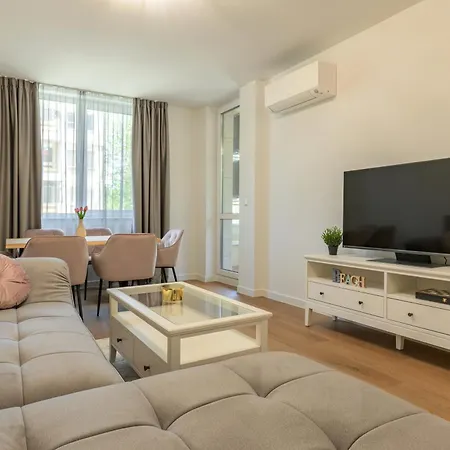 Modern Escape With Private Parking Apartmán *