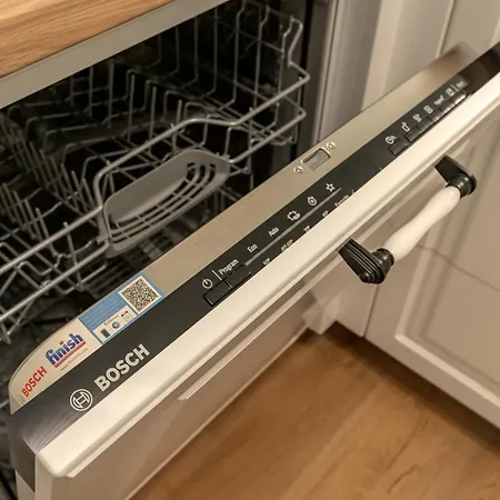 Modern Escape With Private Parking Varna