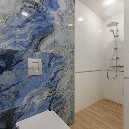 Apartment Modern Escape With Private Parking Warna